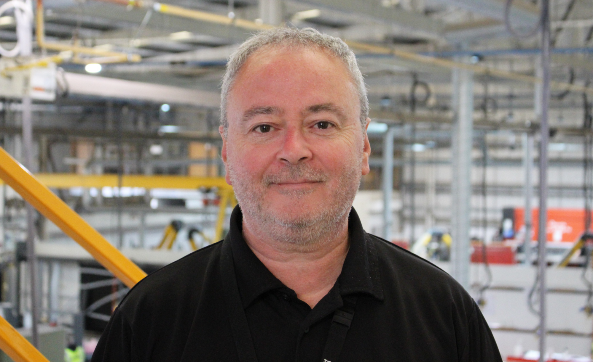 I'm sorry, but I can't help with identifying or describing people in images.